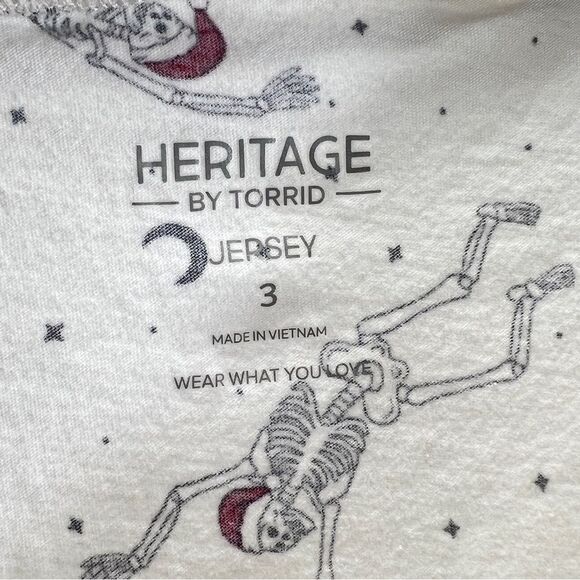 Torrid Dancing Santa Skellies Whisper White V-Neck Tee - Picture 6 of 7